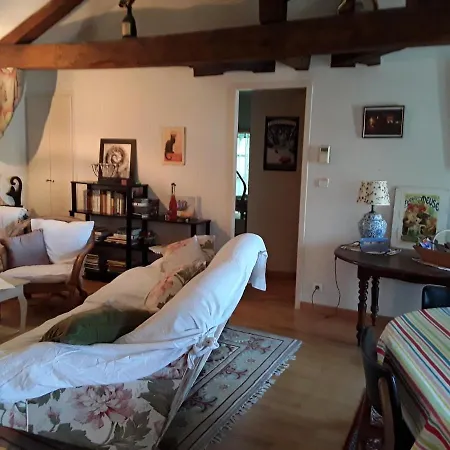 Madelon Iv Bed & Breakfast