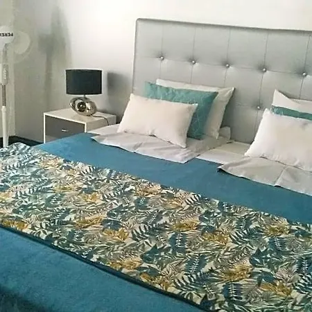 Madelon Iv Bed & Breakfast 3*