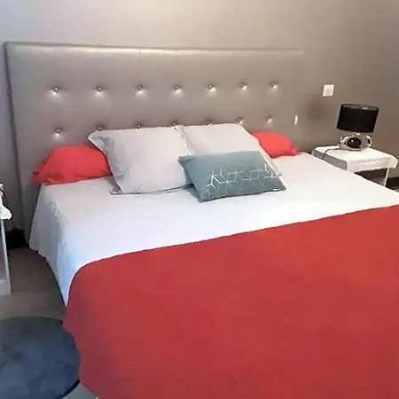 Madelon Iv Bed & Breakfast