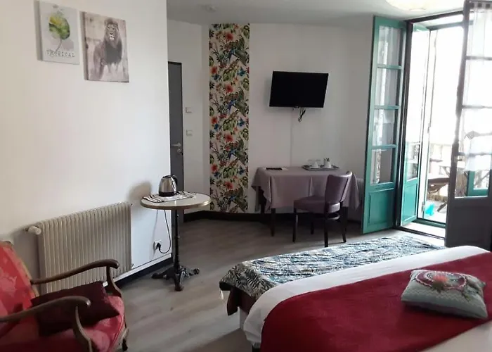 Madelon Iv Bed & Breakfast Belves