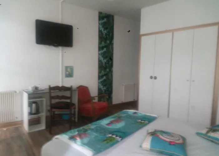 Madelon Iv 3* Belves